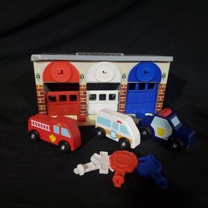 Melissa & Doug Lock & Roll Rescue Garage